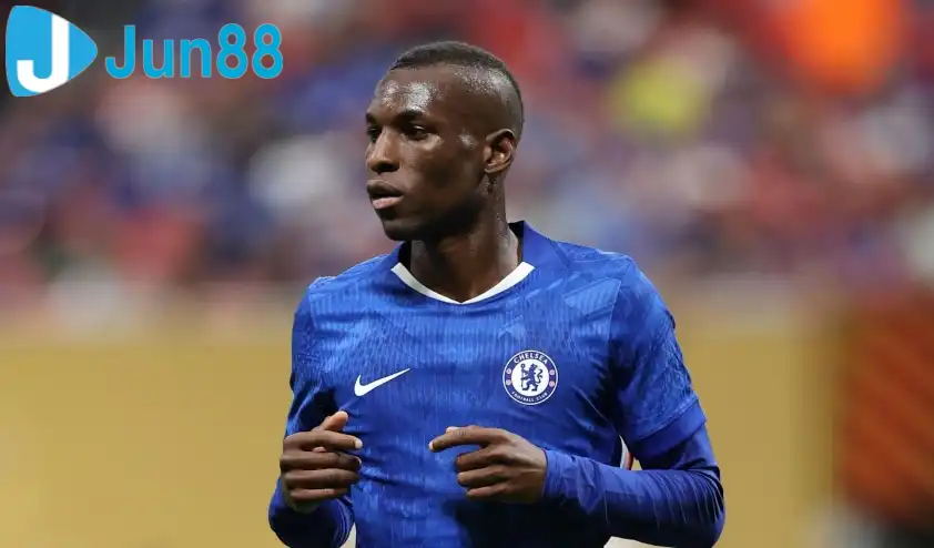 Anh ấy không phải là một cầu thủ tồi,' Merson nói về tiền đạo Jackson. 