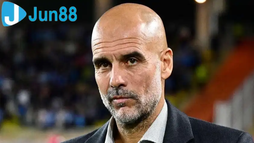 Pep Guardiola cũng úp mở về việc sẽ rời Man City (Ảnh: The Sun)