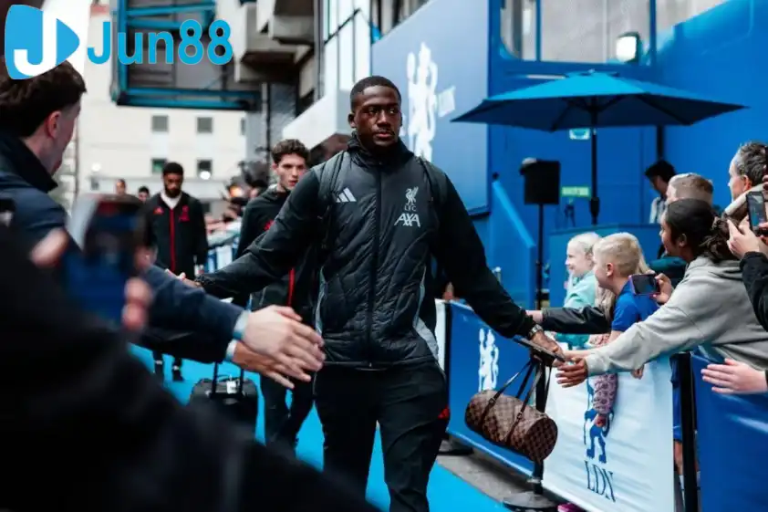 HLV Slot xác nhận Konate dính chấn thương, chưa rõ mức độ nghiêm trọng (Ảnh: Evening Standard). HLV Slot xác nhận Konate dính chấn thương, chưa rõ mức độ nghiêm trọng (Ảnh: Evening Standard).