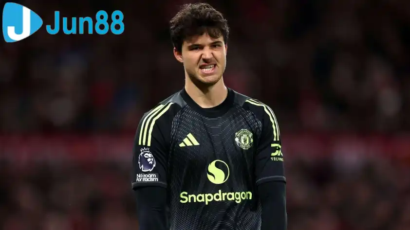 Anh cũng dành những lời khen cho HLV Amorim và các đồng đội (Ảnh: GOAL)